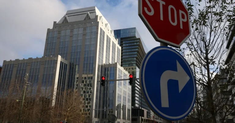 المفوضية الأوروبية: محادثات بناءة حول الأصول الروسية المجمدة