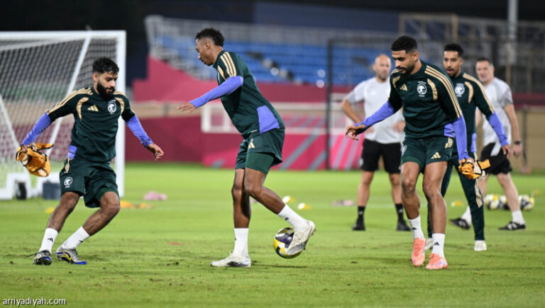 الإقصائيات..الأخضر يتسلح بـ 16 خبيرا