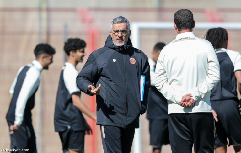 ضمك ينهي قضية البرتغالي وينتظر الكفاءة