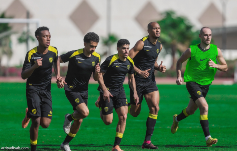 أندية «روشن».. 9 في الإمارات.. 2 بقطر و7 تكتفي بمدنها