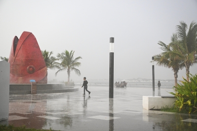 أمطار على جدة والدفاع المدني يدعو للحيطة والحذر