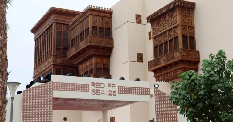 عروض أولى وحوارات لنادين لبكي وشون بيكر في البحر الأحمر