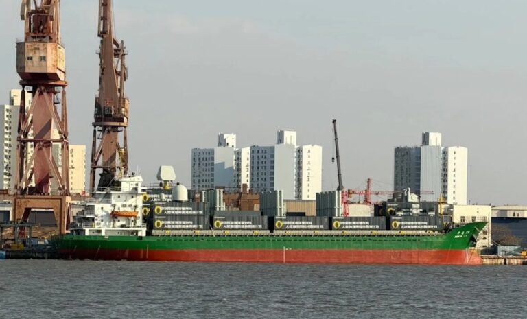 الصين تخفي صواريخ على السفن التجارية لحرب تايوان