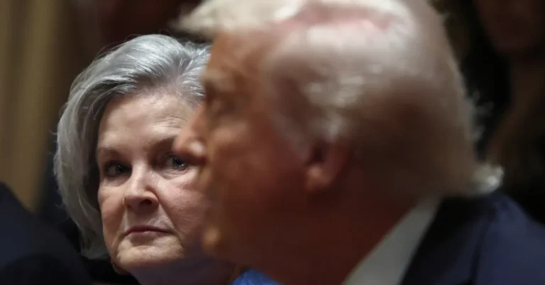 كبيرة موظفي البيت الأبيض عن مقابلتها: صيغت بطريقة مخادعة