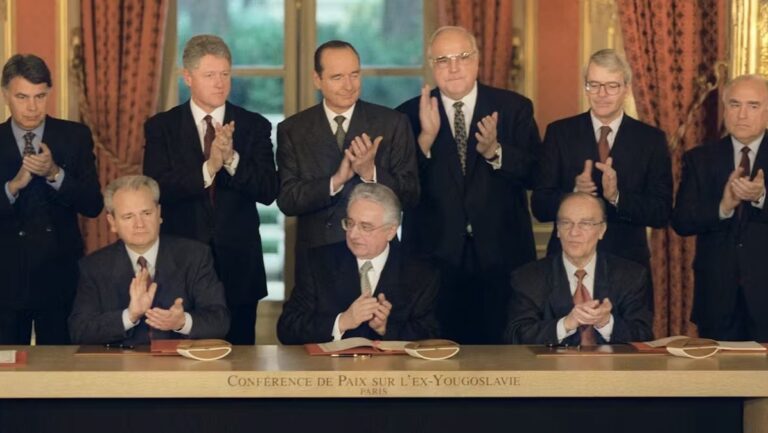 بعد مرور 30 عاماً على اتفاق السلام في البلقان، القادة الأمريكيون يتخبطون في حرب أوكرانيا