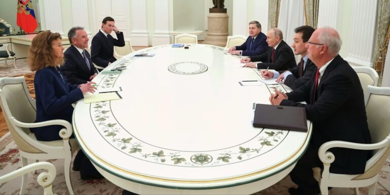 مأزق الكرملين: ما نعرفه بعد المحادثات الأخيرة بين الولايات المتحدة وروسيا