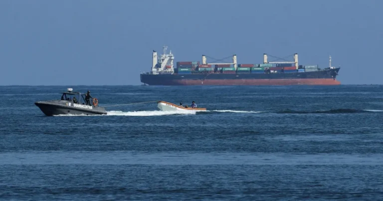 أميركا تحتجز ناقلة نفط قبالة فنزويلا.. وارتفاع أسعار الطاقة