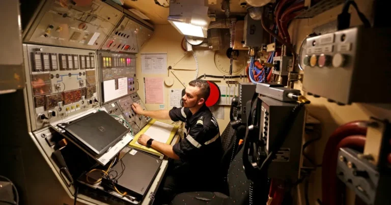 المسيّرات المجهولة تصل “قاعدة نووية” في فرنسا.. ما القصة؟