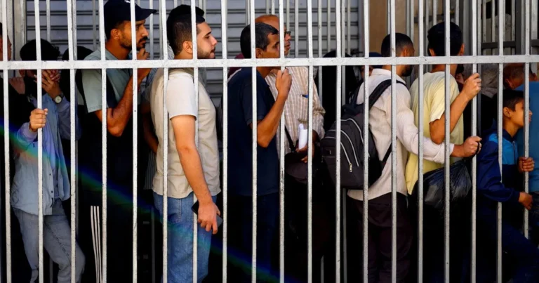 اقتصاد غزة.. ودائع مصرفية قياسية وأوضاع معيشية صعبة