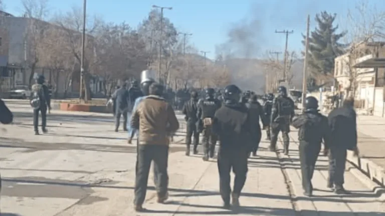 احتجاجات إيران في يومها الخامس… سقوط 6 قتلى وتوسع إلى مدن صغيرة