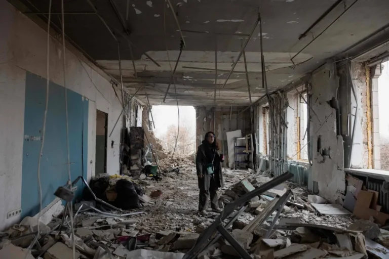 قتيلان بهجمات روسية على أوكرانيا عشية اجتماع باريس