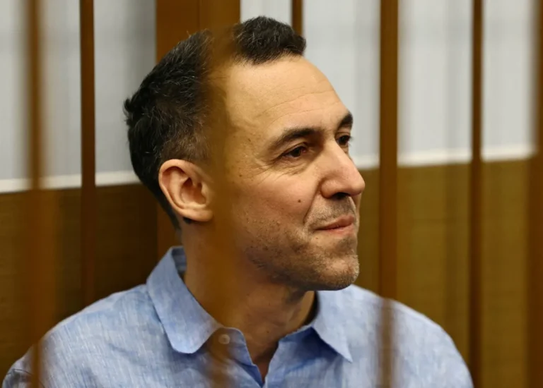 موسكو تفرج عن باحث فرنسي مقابل إطلاق سراح لاعب كرة سلة روسي