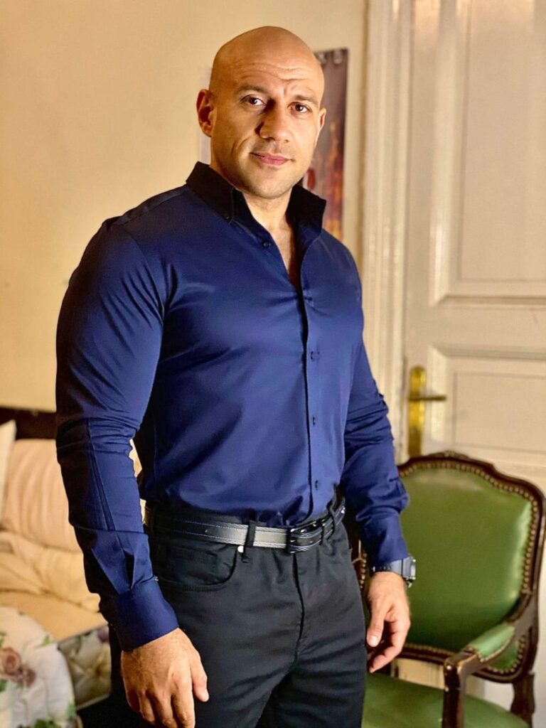 أحمد مكي ينهي تعاقده مع مديرة أعماله ويحرّر ضدها محضراً