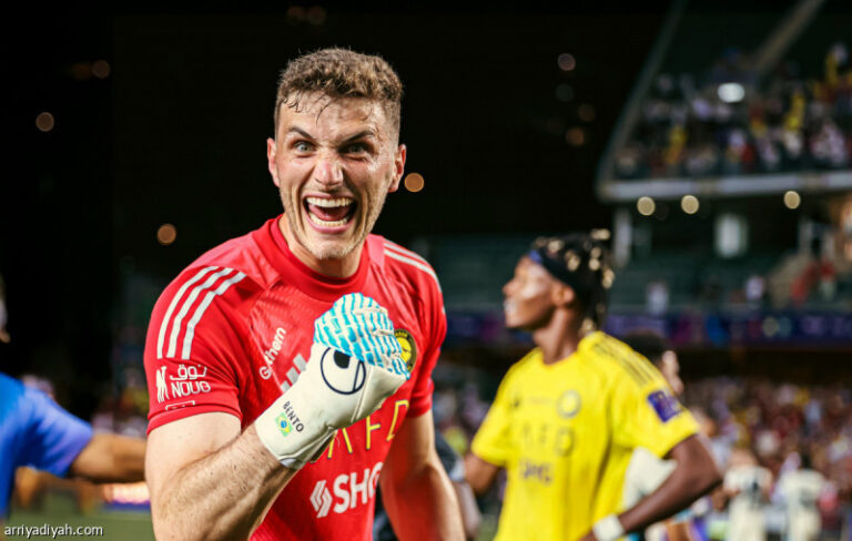 دخل على خط وست هام.. جنوى يغري بينتو بـ5 ملايين يورو