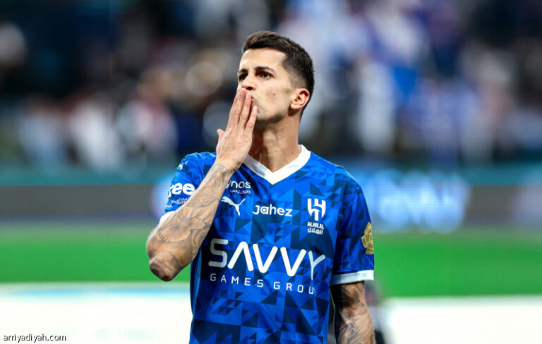 لا جازيتا: برشلونة يفشل صفقة الهلال والإنتر