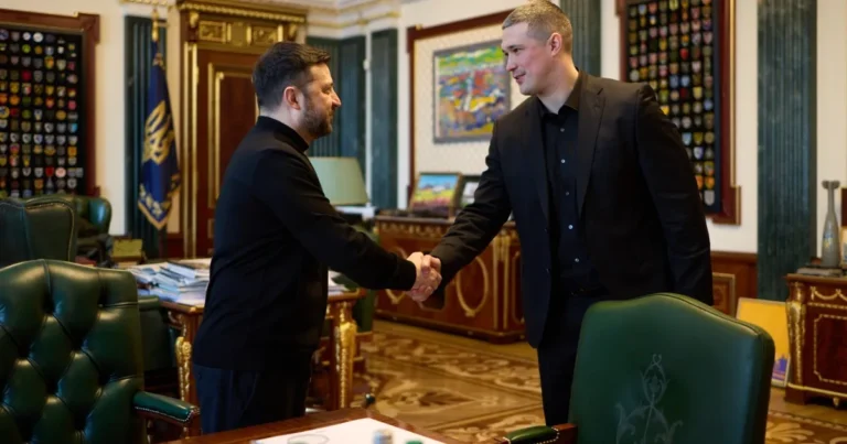 أوكرانيا تعين وزير دفاع جديداً بتفويض لتبني تقنيات عسكرية