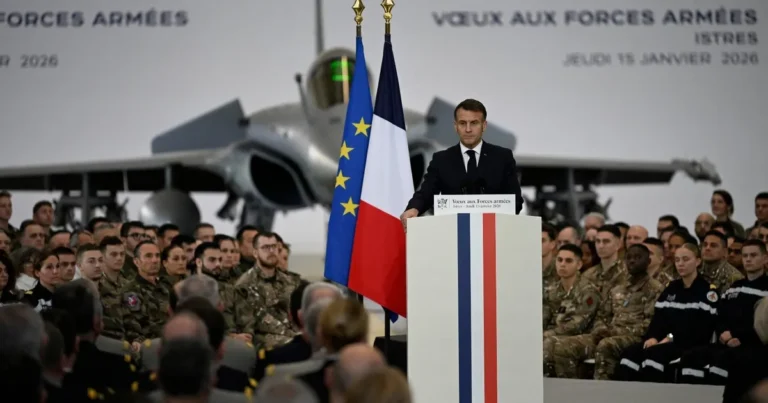 ماكرون يعلن إرسال قوات إلى جرينلاند ويحذر من صواريخ روسيا