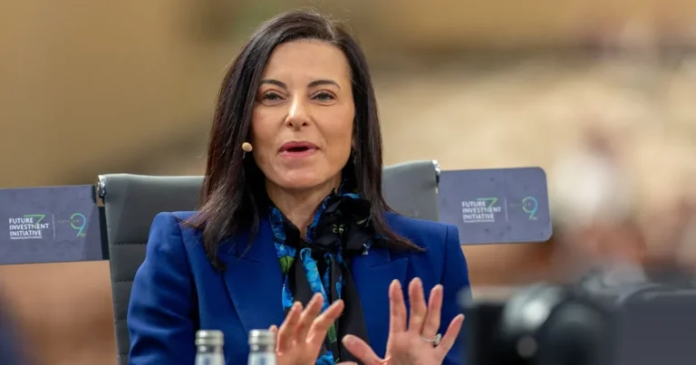 مصرية الأصل.. من هي دينا باول رئيسة ميتا الجديدة؟