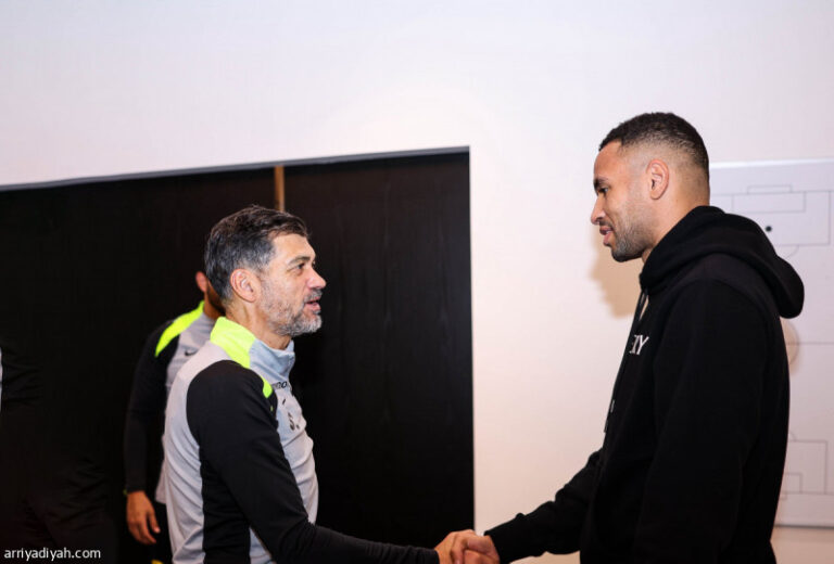 الخميس.. النصيري يتدرب وينتظر كونسيساو