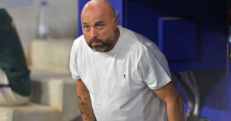 من سائق حافلة إلى خامس الليغا.. مدرب إسبانيول “ظاهرة الدوري”