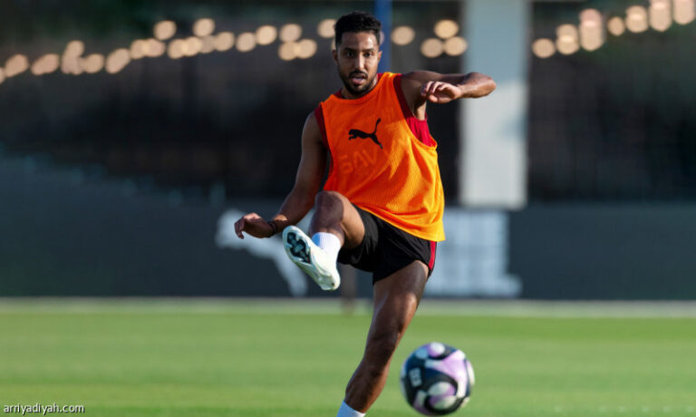 الهلال يترقب سالم.. وألجواسيل يؤجّل القرار