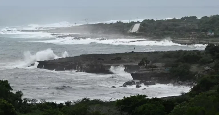 الإعصار ميليسا يصل كوبا بعد دمار في جامايكا