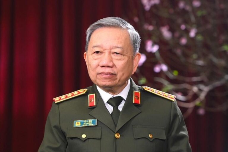 إلى لام إضفاء الشرعية علانية على حكم الدولة البوليسية في فيتنام