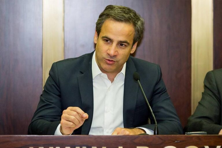 معوض: المفاوضات وسيلة لحماية السيادة لا خرقها