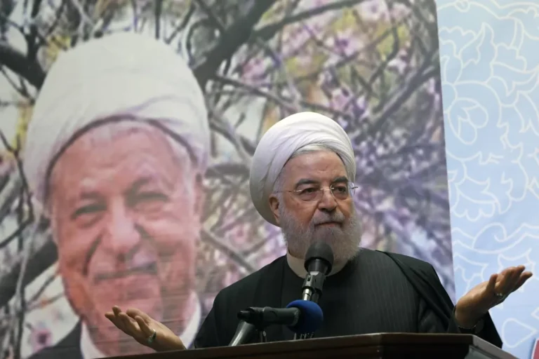 حسن روحاني يهاجم البرلمان والتلفزيون الرسمي