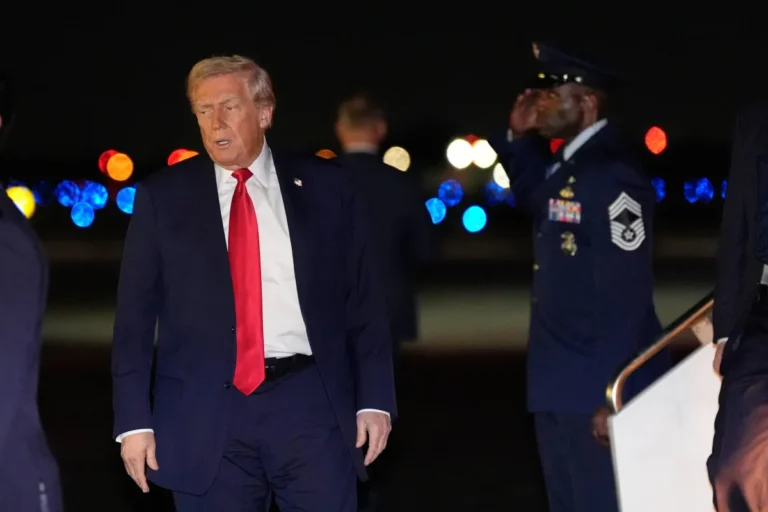 ترمب يعلن وفاة أحد عنصرَي الحرس الوطني اللذين تعرضا لهجوم في واشنطن