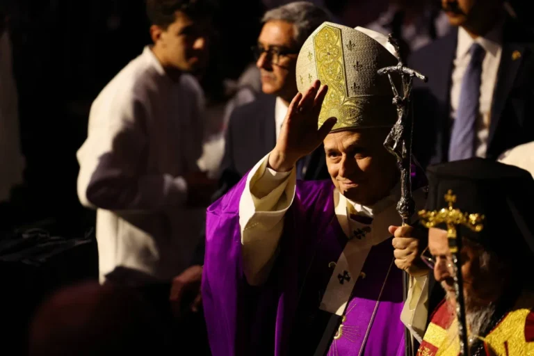 طائرة البابا ليو الرابع عشر تتأثر بخلل «إيرباص إيه 320»