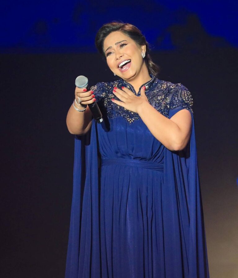 شيرين عبد الوهاب تعود للمشهد بعد رسالة عمرو أديب لها