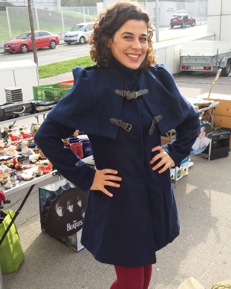 منى هلا تردّ على انتقادات زواجها مدنياً