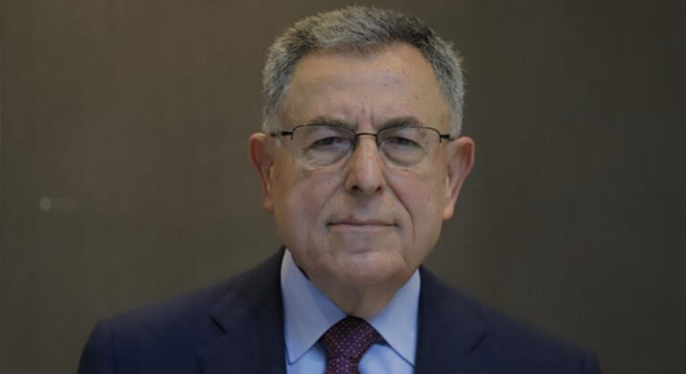 السنيورة: الجدار الإسمنتي اعتداء جديد يجب إزالته فورًا