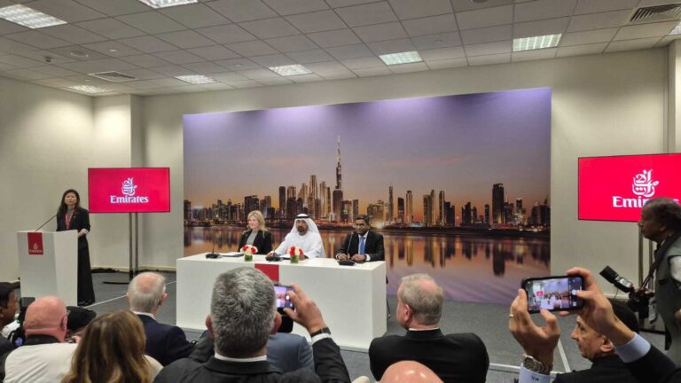 طيران الإمارات تعزز أسطولها بطلب 65 طائرة جديدة من “بوينغ”