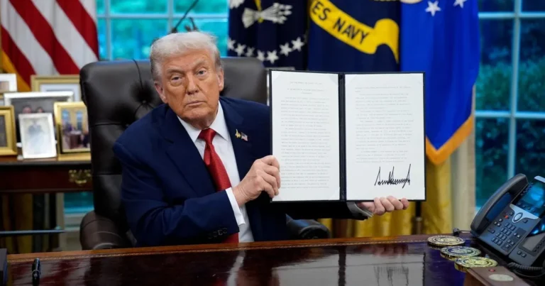 أمريكا.. المحكمة العليا تشكك بصلاحيات ترمب لفرض رسوم جمركية