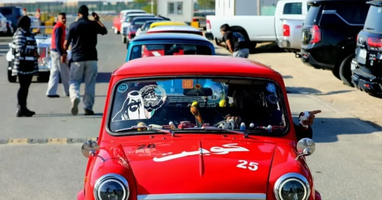 الكويت.. هواة السيارات القديمة يستعرضون أيقوناتهم النادرة