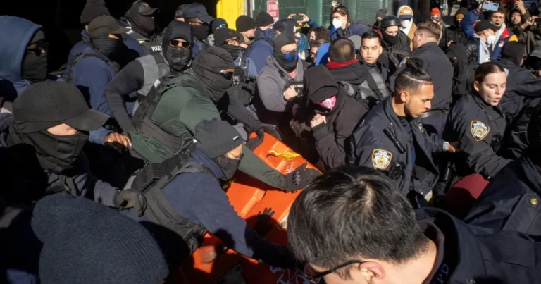 صدامات بين محتجين وعناصر إدارة الهجرة في نيويورك