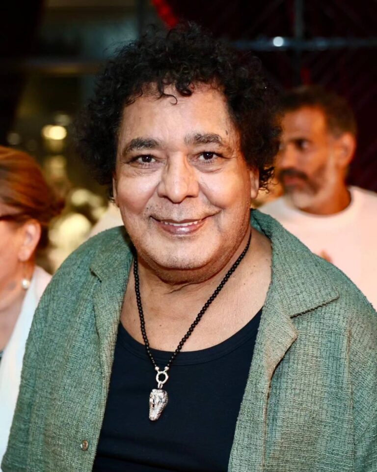 محمد منير يحيي حفل ختام كأس العرب في ظهوره الأول بعد أخبار مرضه (فيديو)