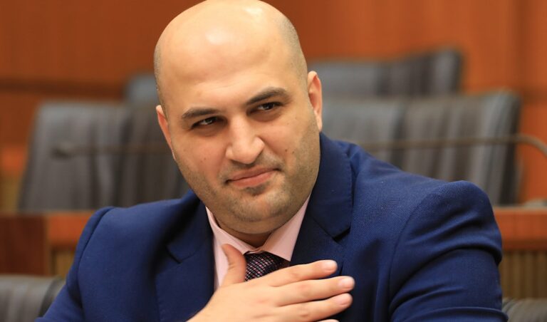 ناصر الدين: سنستمر في دعم المستشفيات الحكومية