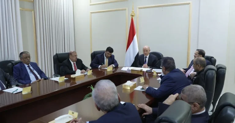 العليمي يطلب من تحالف دعم الشرعية حماية المدنيين في حضرموت