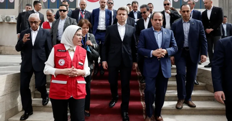 السيسي لماكرون يجب تثبيت اتفاق غزة ونرفض الانتهاكات في الضفة