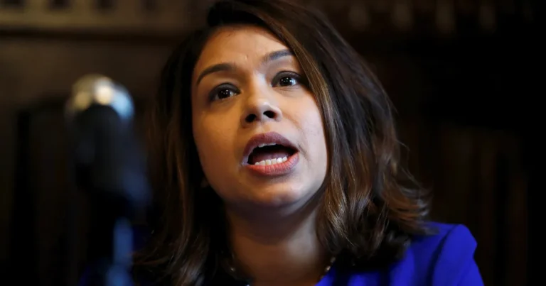 بنجلاديش تدين وزيرة بريطانية سابقة والشيخة حسينة بقضية فساد