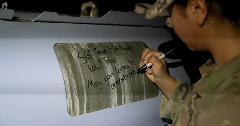 “سينتكوم”: عملية “عين الصقر” قصفت 70 هدفا لـ”داعش” وسط سوريا