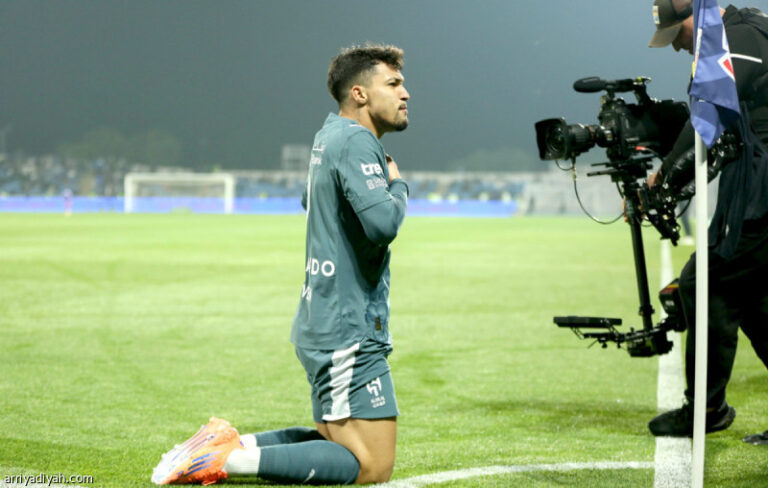 بعد 11 شهرًا.. الهلال يسترد قمة «روشن»