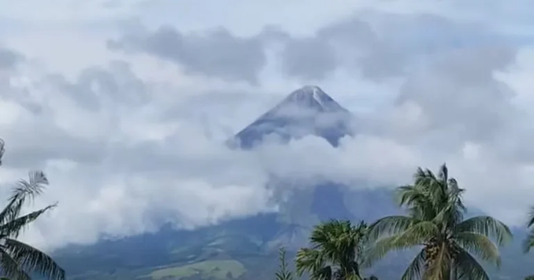 الفلبين ترفع مستوى التحذير من بركان مايون