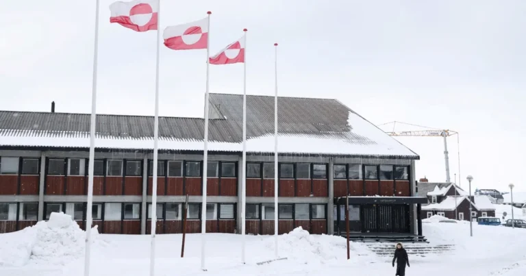 قادة أحزاب جرينلاند: “لا نريد أن نكون أميركيين”