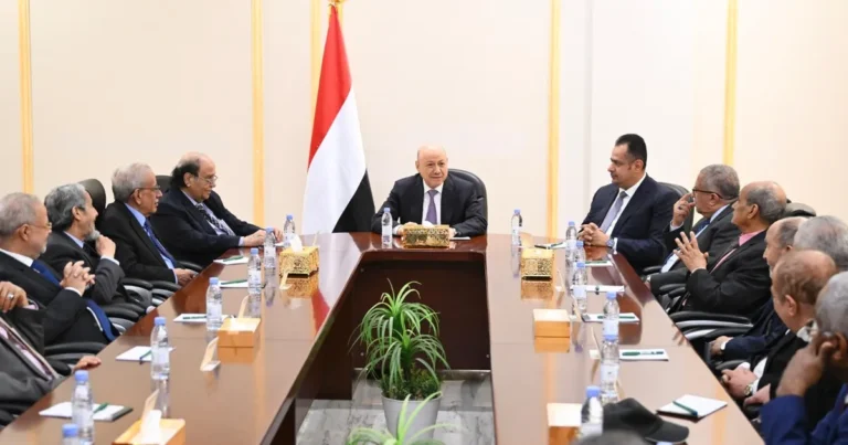 اليمن يشيد بـ”النجاح القياسي” لاستعادة المعسكرات في حضرموت