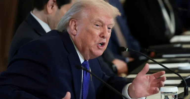 ترامب يعلن بدء شحن نفط فنزويلا إلى الولايات المتحدة